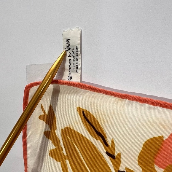 Vintage Vera Neumann Square Floral scarf - Picture 7 of 9